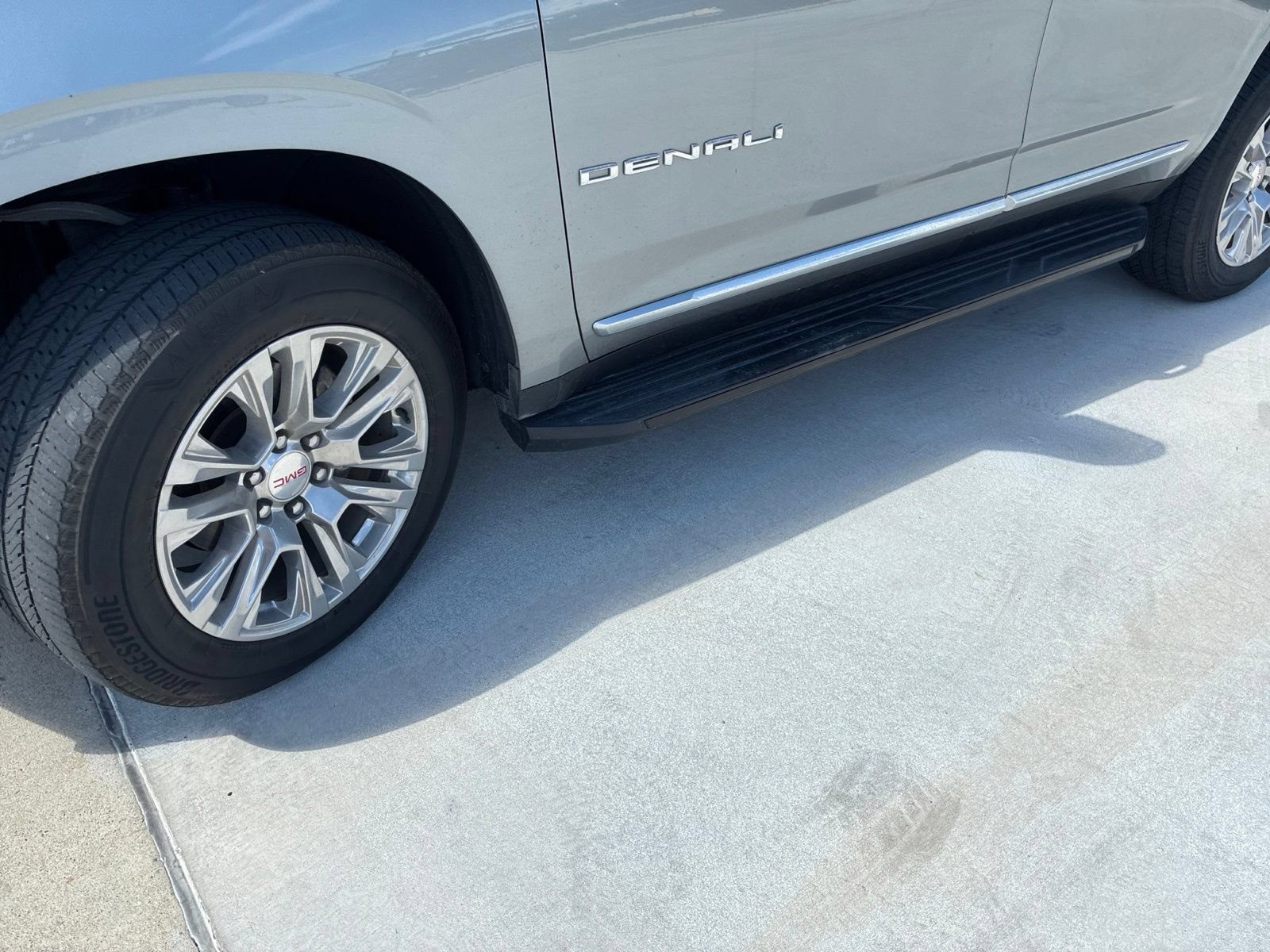 Used 2023 GMC Yukon Denali RWD image 12