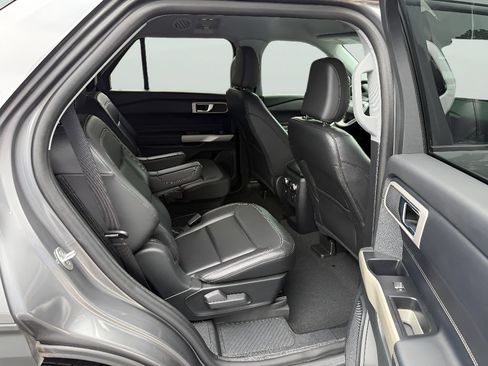 Used 2021 Ford Explorer XLT w/ Equipment Group 202A RWD image 18