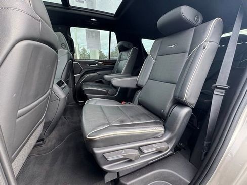 Used 2023 Cadillac Escalade Premium Luxury image 23