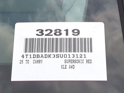 Used 2025 Toyota Camry XLE image 33