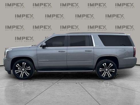 Used 2018 GMC Yukon XL SLT w/ HD Trailering Package image 2