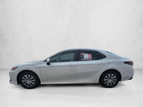 Used 2022 Toyota Camry LE image 2