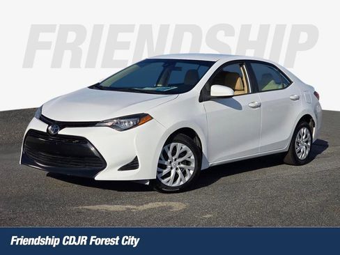 Used 2018 Toyota Corolla LE image 1