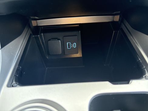 Used 2020 Ford Explorer XLT image 6