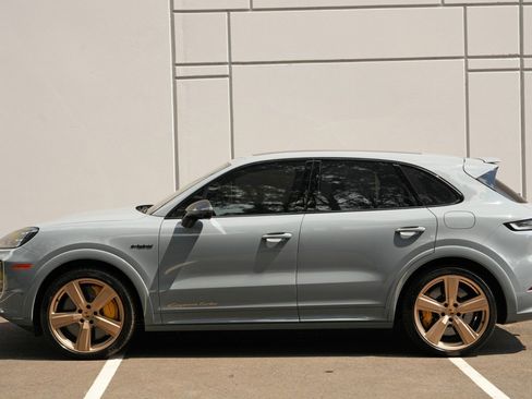 Used 2024 Porsche Cayenne Turbo AWD/4WD image 55
