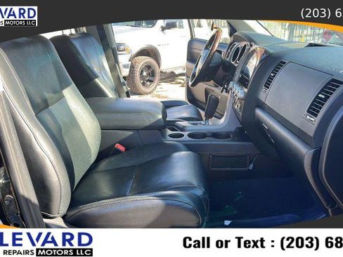 Used 2011 Toyota Tundra Limited w/ Platinum Pkg image 12