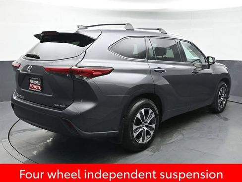 Used 2022 Toyota Highlander XLE AWD/4WD image 7