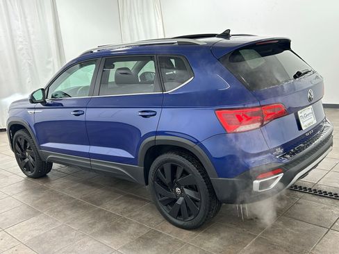 Used 2024 Volkswagen Taos SE w/ Panoramic Sunroof Package image 3
