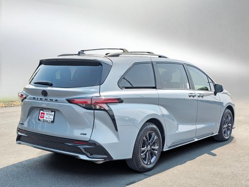Used 2026 Toyota Sienna XSE AWD/4WD image 5