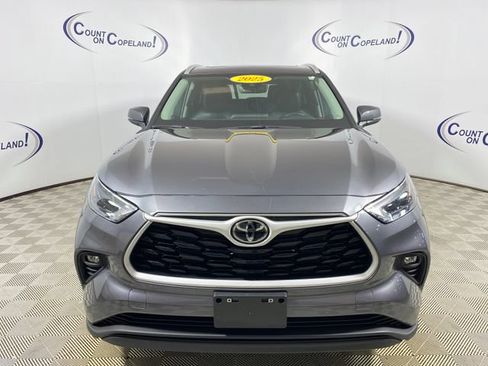 Certified 2025 Toyota Highlander XLE AWD/4WD image 2