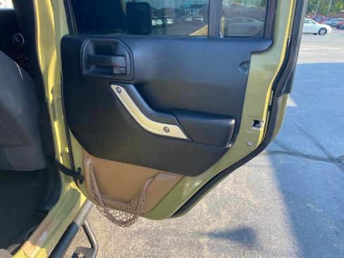 Used 2013 Jeep Wrangler Unlimited Sahara AWD/4WD image 15
