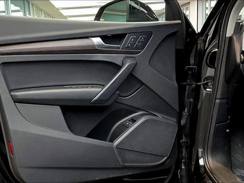 Used 2021 Audi Q5 e Premium w/ Convenience Package image 22