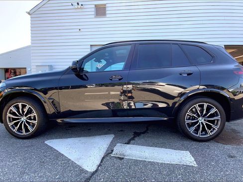 Used 2024 BMW X5 xDrive40i w/ M Sport Package AWD/4WD image 2