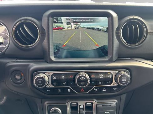 Used 2021 Jeep Gladiator Overland AWD/4WD image 22