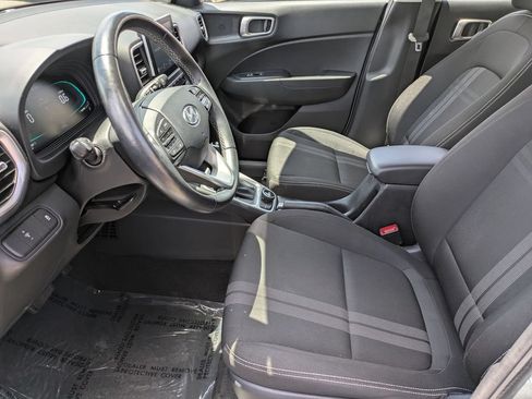 Used 2025 Hyundai Venue SEL FWD image 23