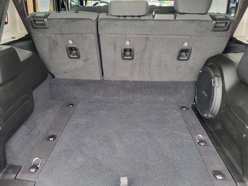 Used 2024 Jeep Wrangler Unlimited image 32