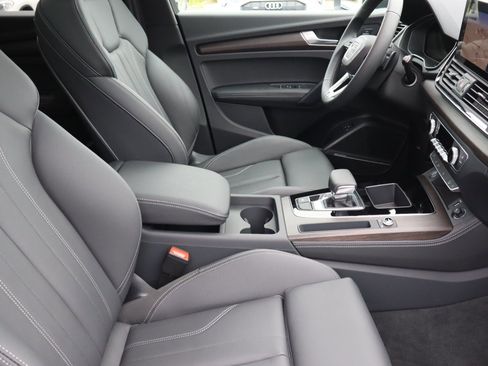 Used 2024 Audi Q5 e Premium Plus w/ Premium Plus Package image 13