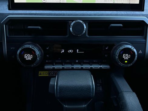 Used 2025 Toyota 4Runner Trailhunter image 35