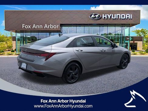 Used 2021 Hyundai Elantra SEL w/ Convenience Package FWD image 5