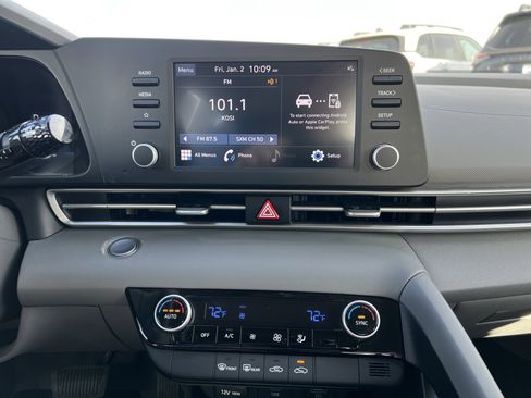 Used 2023 Hyundai Elantra SEL image 27