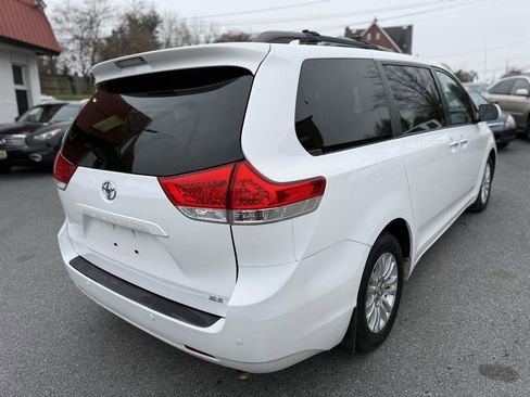 Used 2013 Toyota Sienna XLE image 7