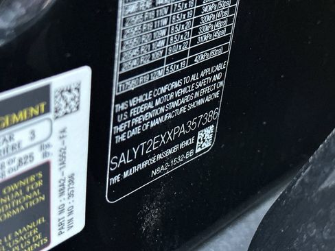 Used 2023 Land Rover Range Rover Velar R-Dynamic S image 38