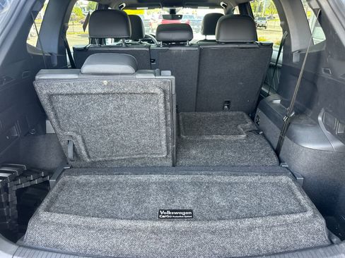 Used 2023 Volkswagen Tiguan SE R-Line image 14