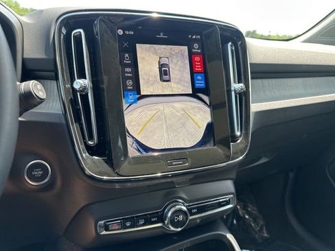 Certified 2026 Volvo XC40 B5 Plus AWD/4WD image 24