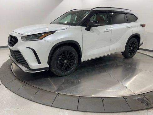 Certified 2024 Toyota Highlander XSE AWD/4WD image 1