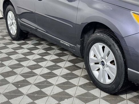 Used 2017 Subaru Outback 2.5i Premium image 12