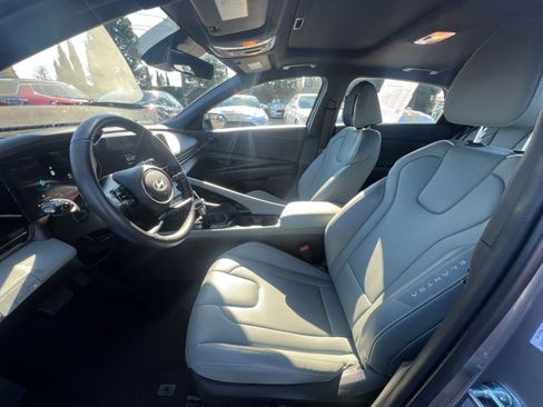 Used 2025 Hyundai Elantra Limited image 27