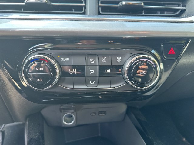 Used 2024 Chevrolet Trax LT FWD image 46
