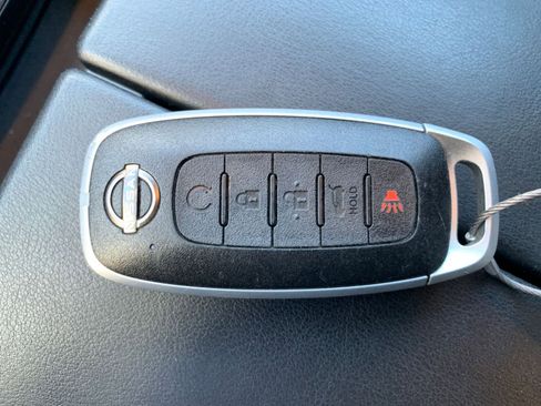 Used 2025 Nissan Rogue SV image 27