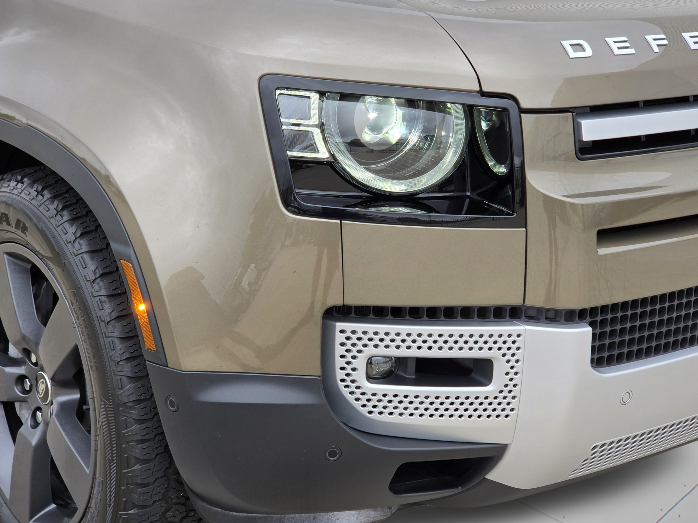 Certified 2024 Land Rover Defender 110 S AWD/4WD image 31