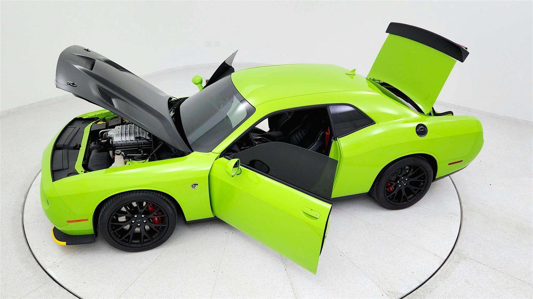 Used 2015 Dodge Challenger SRT Hellcat RWD image 9