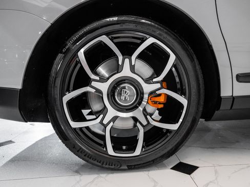 Used 2022 Rolls-Royce Cullinan w/ Dark Exterior Package image 15
