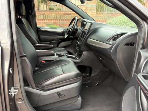 Used 2019 Dodge Grand Caravan GT FWD image 11