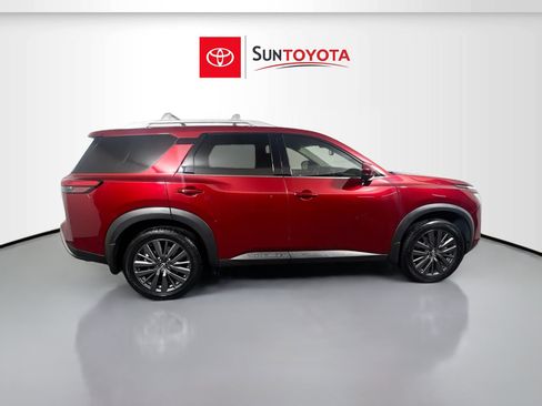 Used 2022 Nissan Pathfinder SL w/ SL Premium Package image 2