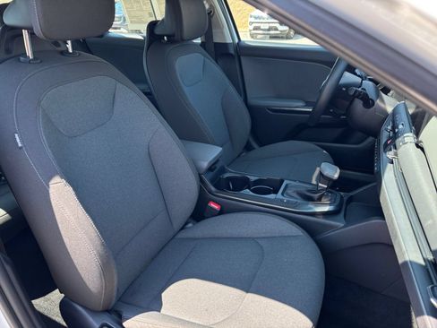 Used 2025 Kia K4 FWD image 36