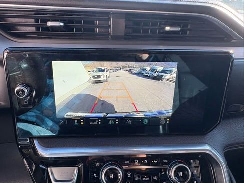 Used 2022 GMC Sierra 1500 Denali image 5