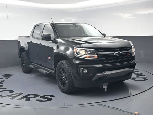 Used 2022 Chevrolet Colorado Z71 w/ Z71 Midnight Edition AWD/4WD image 3