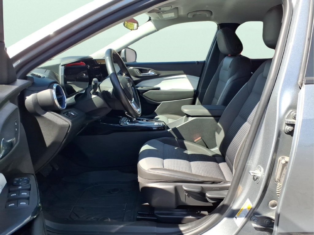 Used 2024 Chevrolet Trax LT w/ Driver Confidence Package FWD image 11