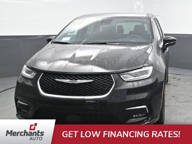 Used 2025 Chrysler Pacifica Select FWD image 2