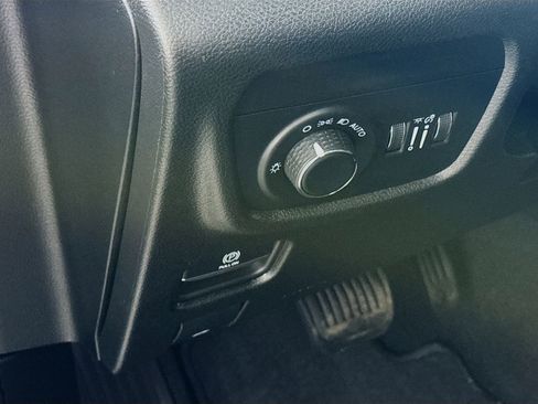 Used 2024 Jeep Grand Cherokee Laredo X image 8