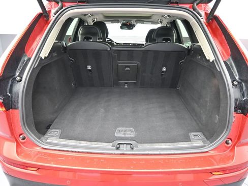 Used 2018 Volvo XC60 T6 Momentum w/ Advanced Package image 23