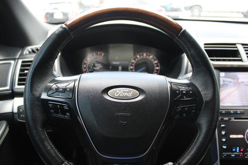 Used 2018 Ford Explorer Platinum AWD/4WD image 9