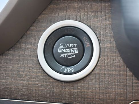 Used 2024 RAM 3500 Limited image 32