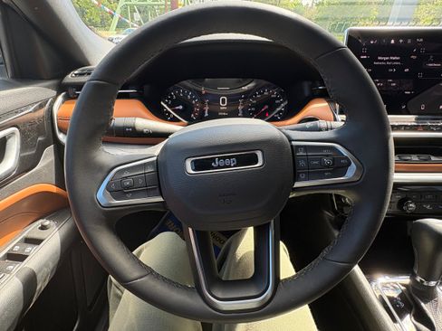 Certified 2025 Jeep Compass Limited AWD/4WD image 16