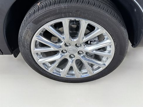 Used 2021 Cadillac XT4 Premium Luxury w/ LPO, Radiant Package image 35