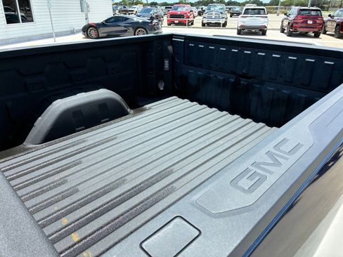 Used 2023 GMC Sierra 1500 Denali w/ Denali Reserve Package AWD/4WD image 12